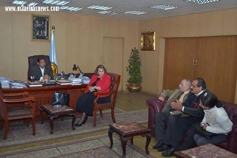 محافظ الغربية يمنح 2000 جنيها مساعدة مالية لأسر من أهالى العريش