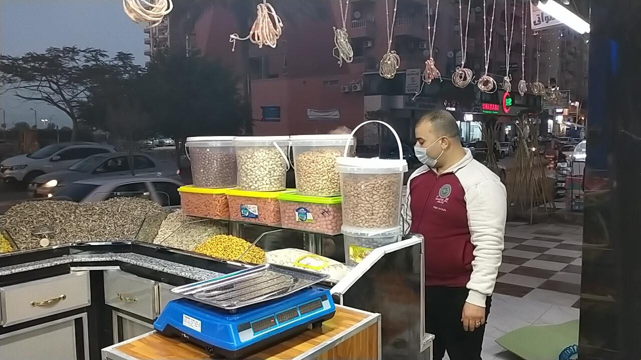 بحضور العبد.. افتتاح محلات بندق وكاجو للمسليات بكفرالشيخ.. صور