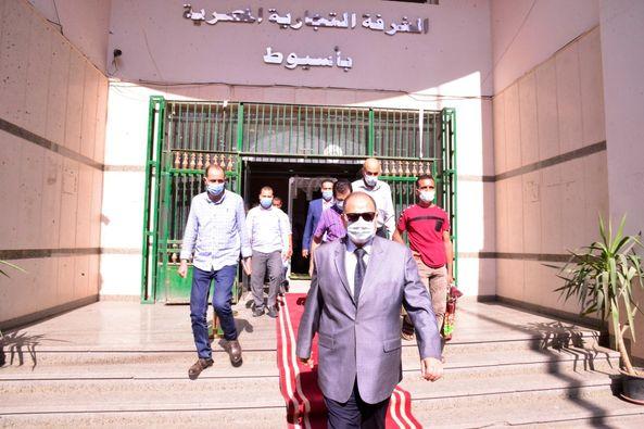محافظ أسيوط يفتتح معرض