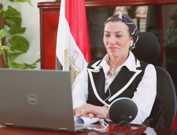 وزيرة البيئة تشارك فى 