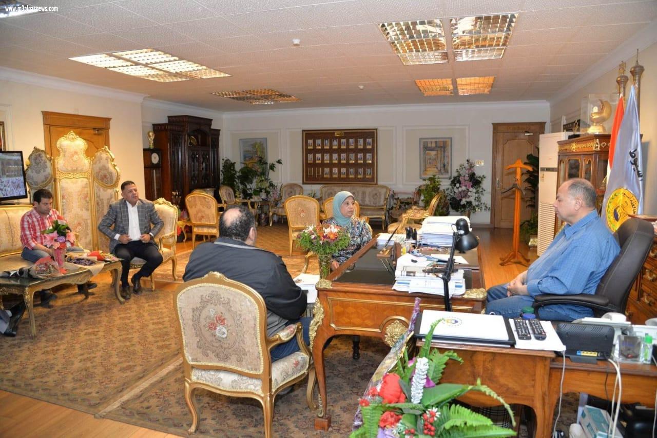 محافظ أسيوط يوجه بتكثيف الجهود للدفع بملف القرى المنتجة وفتح مزيد من المعارض للسلع اليدوية