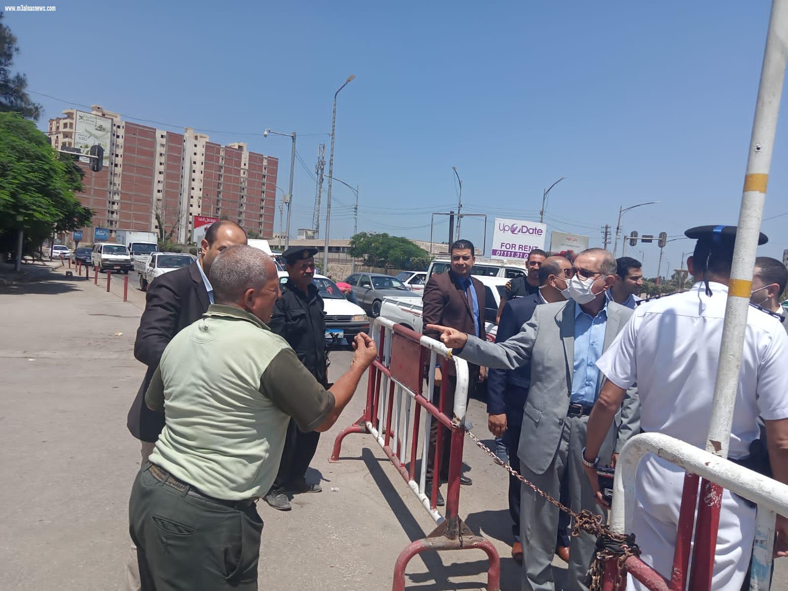 محافظ كفر الشيخ يتابع الحركة المرورية ويستمع لشكاوى المواطنين