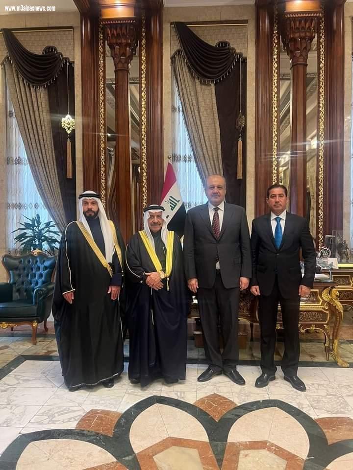 زيارة الشيخ عزالدين العلي سليمان ووالده امير قبائل الدليم الى معالي وزير الدفاع العراقي السيد ثابت العباسي