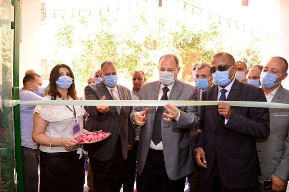 محافظ أسيوط يفتتح معرض