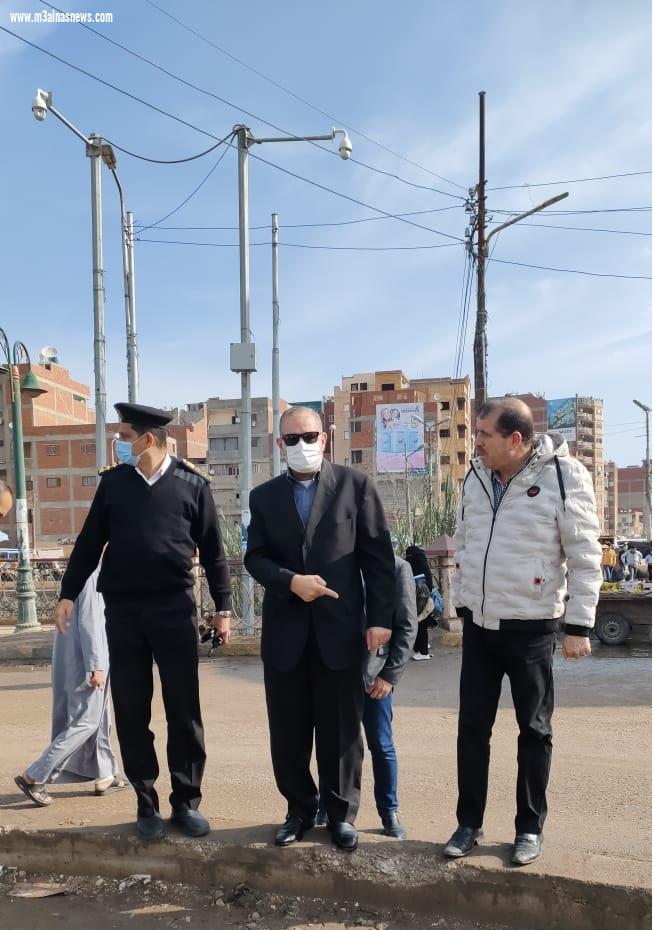 محافظ كفر الشيخ يتفقد الشوارع ويتابع أعمال رفع المياه بالمدن والقرى