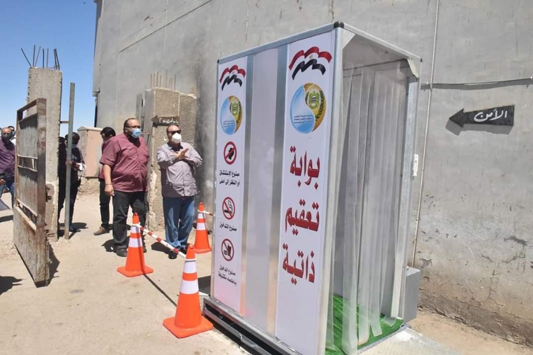 محافظ أسيوط يتفقد تركيب 25 كابينة تعقيم ذاتي بمواقع شركة مياه الشرب 