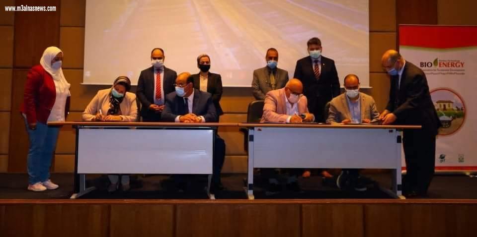 وزيرة البيئة تشهد مراسم توقيع تنفيذ وحدة غاز حيوى بحديقة الحيوان بالجيزة