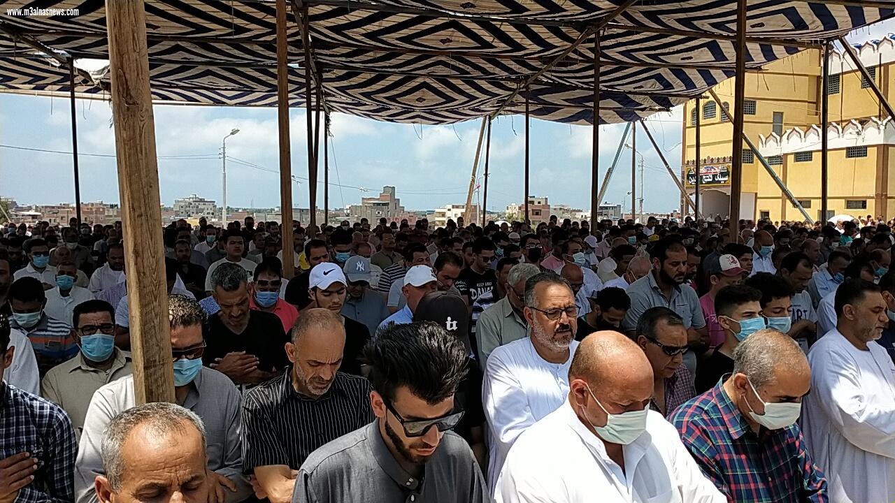 حمدين صباحى.. يؤدى صلاة الجنازة على شقيقته ببلطيم بحضور أبوعيطة