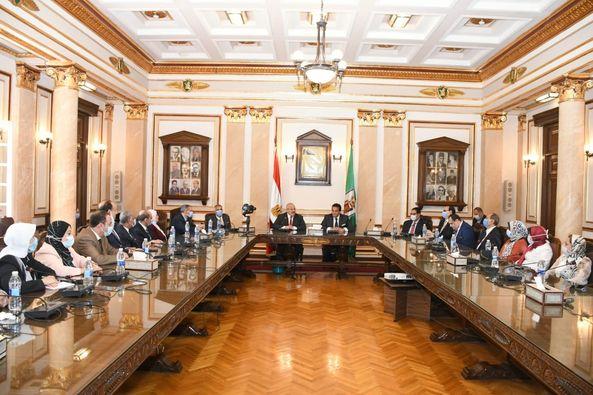 خالد عبد الغفار يشيد بالمنصة التعليمية الذكية لجامعة القاهرة و د . الخشت: تحولنا الآن إلى جامعة ذكية من الجيل الثالث 