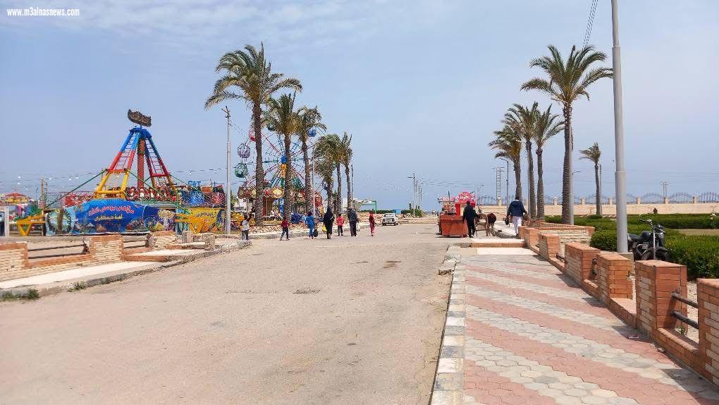 الآلاف يتوافدون على شواطىء مصيف بلطيم لقضاء إجازة عيد الربيع