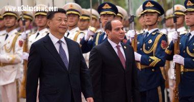 السيسي يضع أكاليل الزهور على النصب التذكارى بالصين