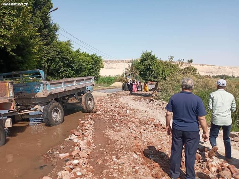 محافظ أسيوط: إعادة تأهيل الطريق بقرية دير القصير بمركز القوصية بسبب ارتفاع منسوب نهر النيل