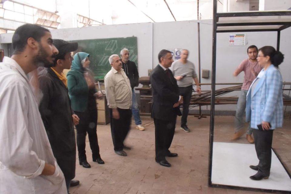 نائب رئيس جامعة بنها تتفقد غرف التعقيم الذاتي للحماية من الفيروسات