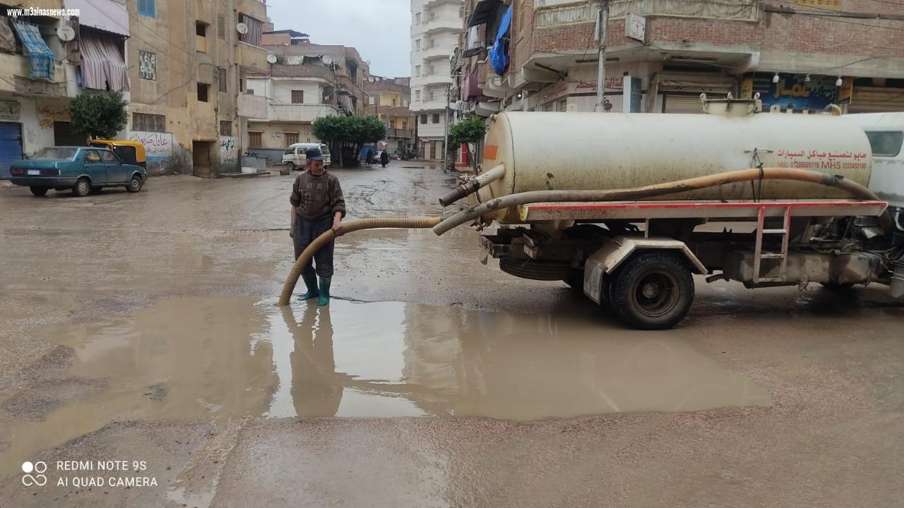 استمرار رفع مياه الأمطار بشوارع مدن وقرى كفر الشيخ