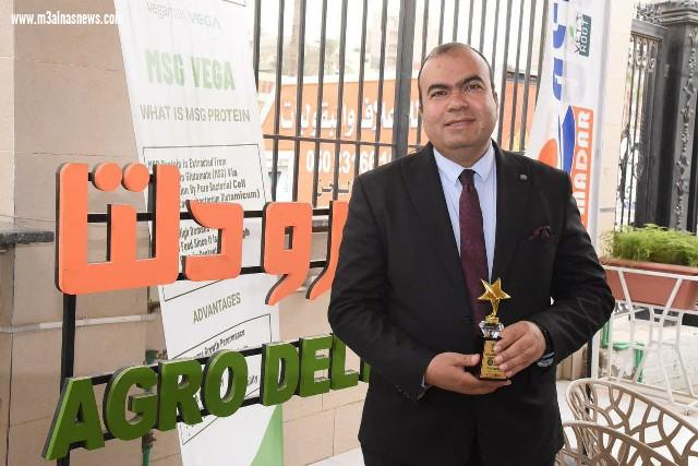 أسرة جريدة مع الناس نيوز تهنئ العبد بمناسبة تكريمه