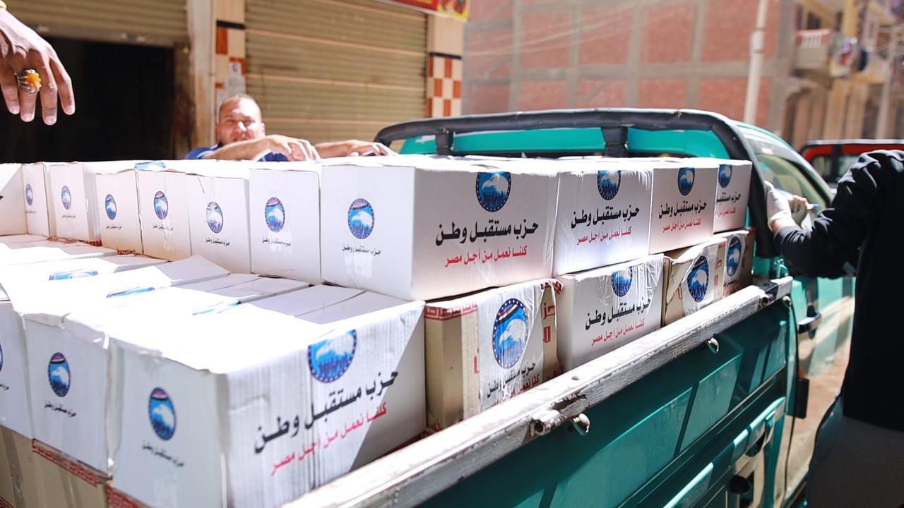 ضمن مبادرة حياة كريمة.. مستقبل وطن يوزع 2000 كرتونة غذائية بمركز دسوق بكفرالشيخ—