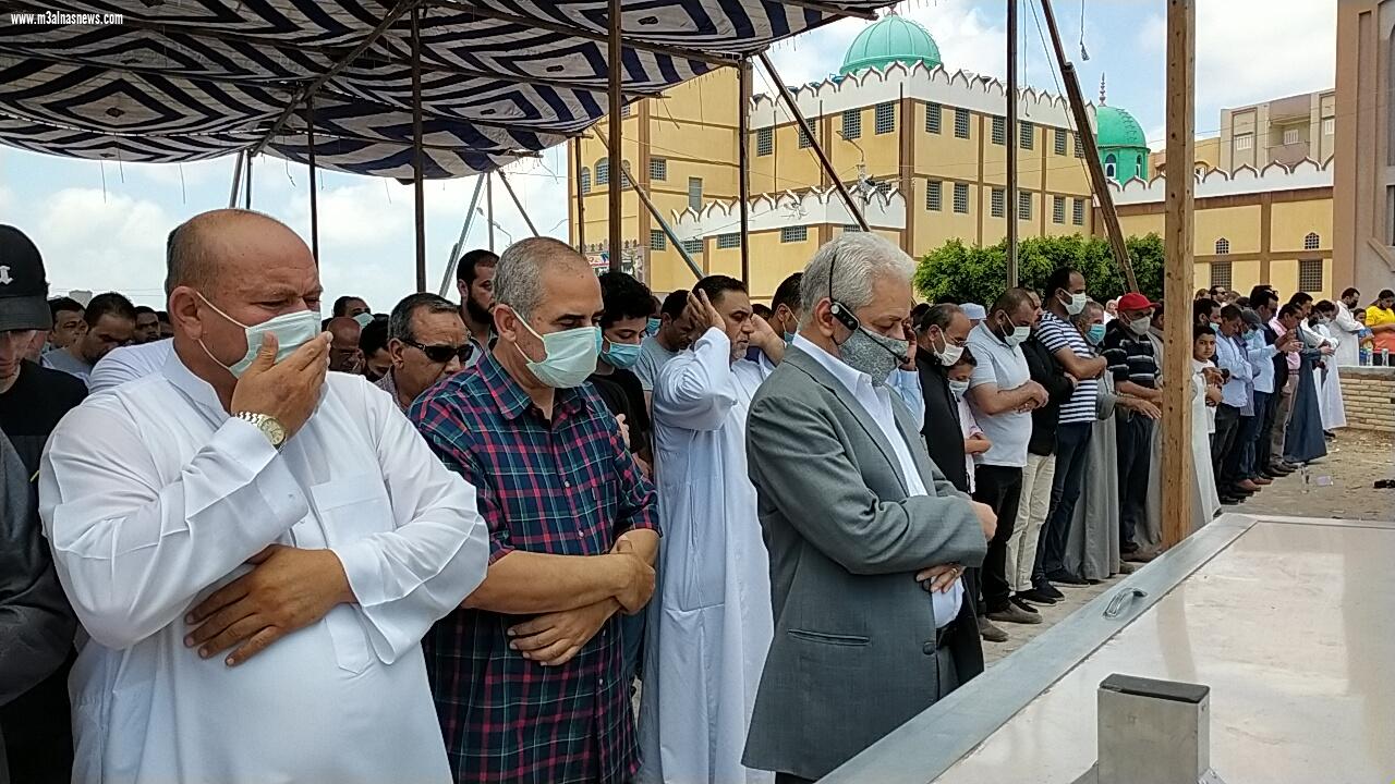 حمدين صباحى.. يؤدى صلاة الجنازة على شقيقته ببلطيم بحضور أبوعيطة