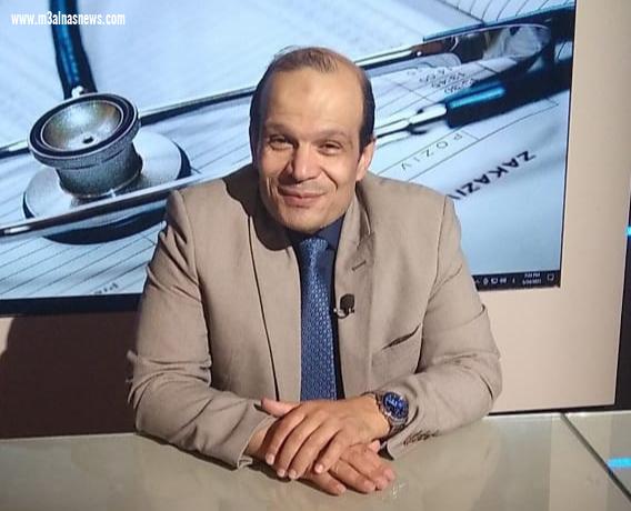 الجامعة الأمريكية للعلوم تكرم الدكتور أحمد الشامى بدرع التميز