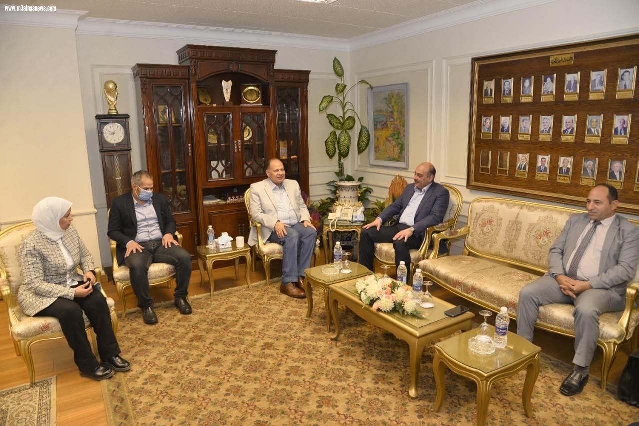 محافظ أسيوط يستقبل رئيس هيئة التنمية الصناعية الذى يزور المحافظة لتفقد بعض المناطق الصناعية ولقاء المستثمرين