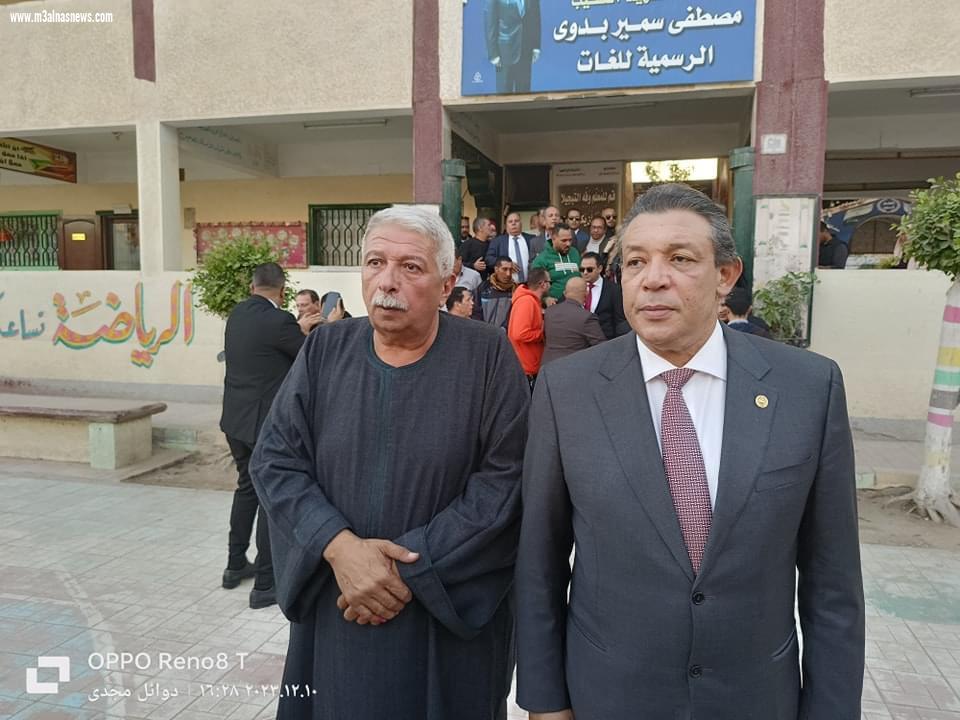 بالمزمار البلدى ... شباب كفر الشيخ يستقبلون المهندس حازم عمر أمام لجنة مدرسة الرسمية للغات