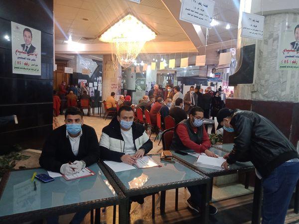 اقبال ضعيف وإجراءات احترازية مشددة في أول أيام انتخابات نقابة الصحفيين