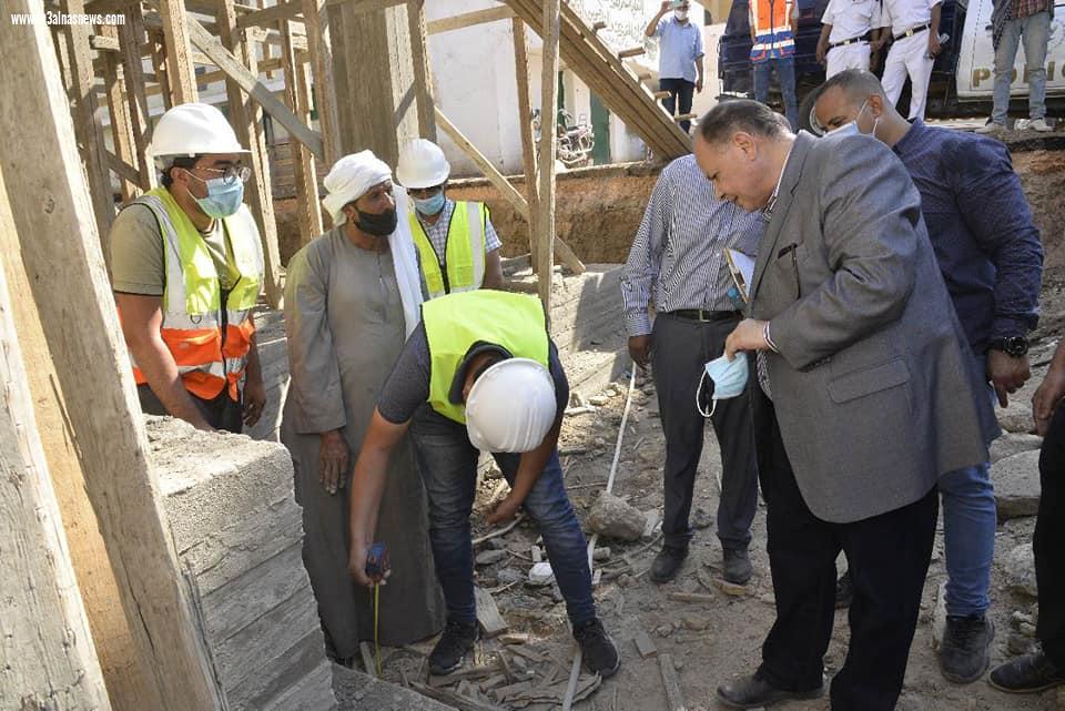 محافظ أسيوط يتفقد أعمال تنفيذ مشروع الصرف الصحي لقرية أولاد الياس بمركز صدفا بتكلفة 80 مليون جنيه ضمن مشروعات 
