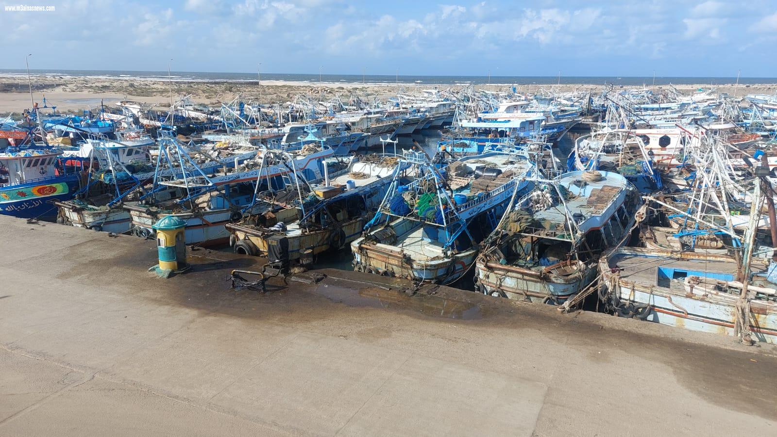 توقف حركة الصيد البحري والملاحة بميناء البرلس بكفر الشيخ