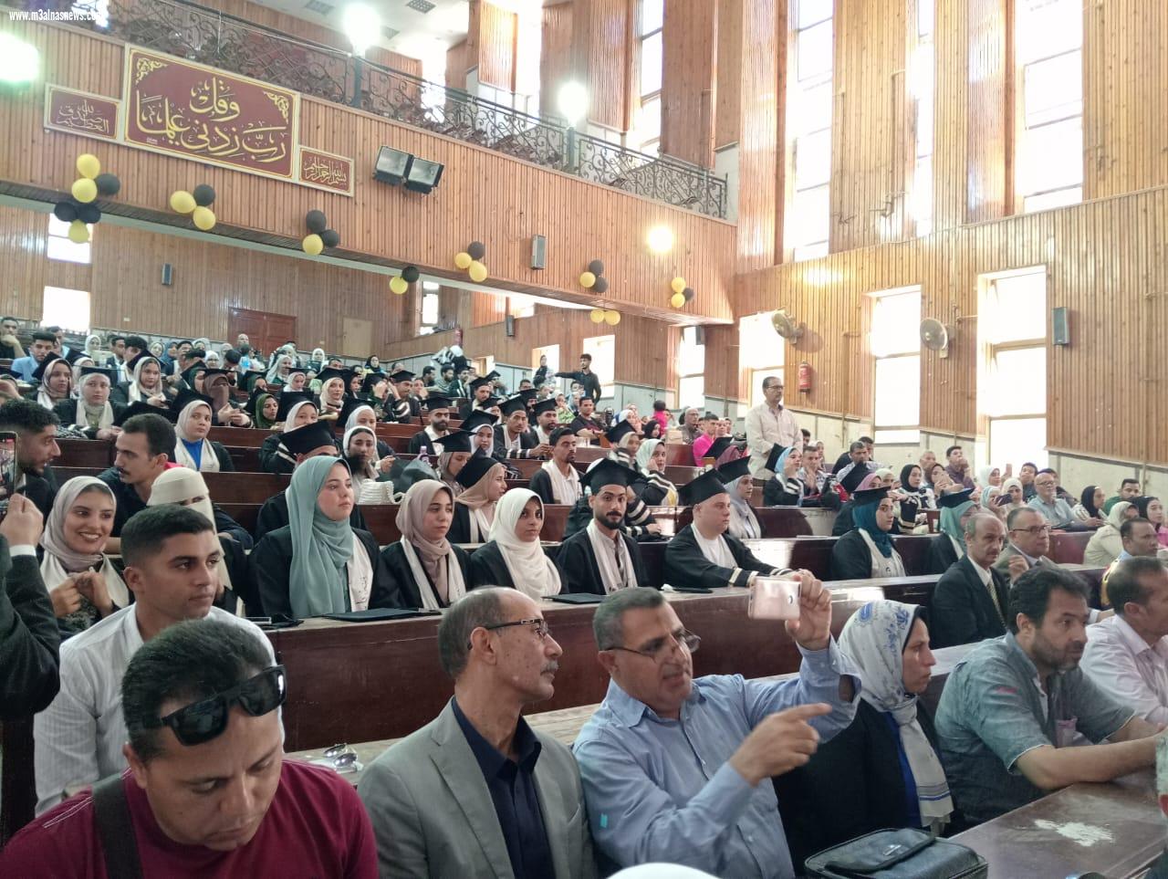 الخدمة الاجتماعية بكفر الشيخ تحتفل بتخريج دفعه جديده