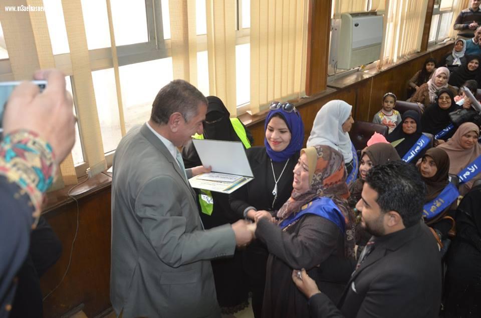 محافظ كفرالشيخ يكرم 10 أمهات مثاليات في احتفالية عيد الأم