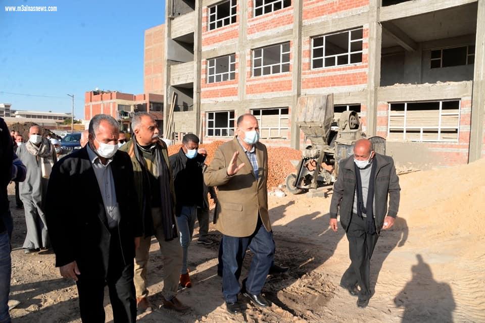 خلال جولة ميدانية .. محافظ أسيوط يتفقد أعمال إنشاء مدرسة 30 يونيو الرسمية بحي غرب