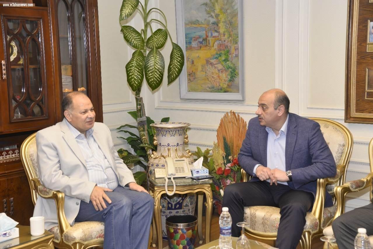 محافظ أسيوط يستقبل رئيس هيئة التنمية الصناعية الذى يزور المحافظة لتفقد بعض المناطق الصناعية ولقاء المستثمرين