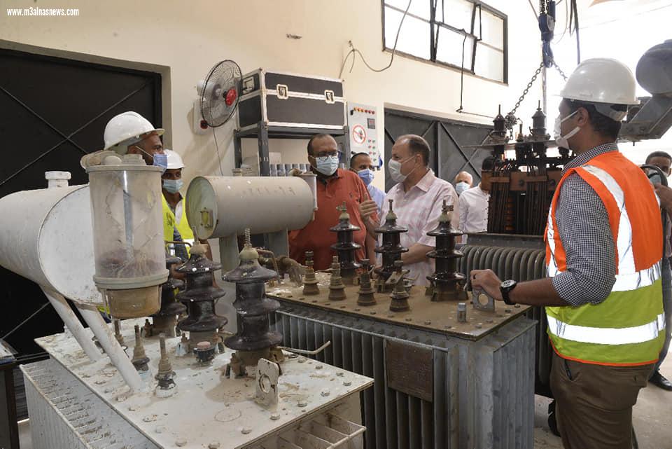 محافظ أسيوط ورئيس شركة مياه الشرب والصرف الصحى يفتتحان مشروع ورشة صيانة المحولات الكهربائية مختلفة الجهد بمحطة الجامعة