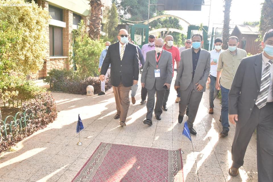 محافظ أسيوط يشهد انطلاق المؤتمر السنوى لقسم الباطنة ووحدة الجهاز الهضمى بمستشفى اسيوط العام