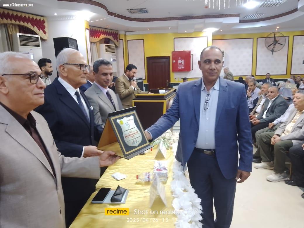 نقابة معلمى كفر الشيخ تكرم المعلمين المثاليين