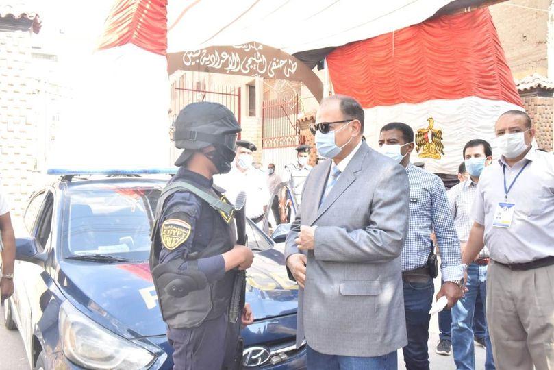 اللواء نبيل الطيبي..يتفقد بعض مقار اللجان الانتخابية بحي شرق وغرب