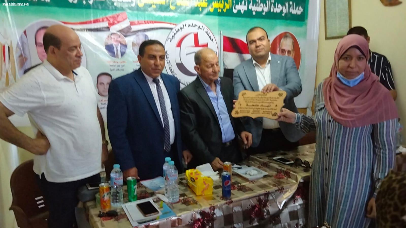 حملة الوحدة الوطنية وجريدة مع الناس نيوز تكرمان شخصيات عامة
