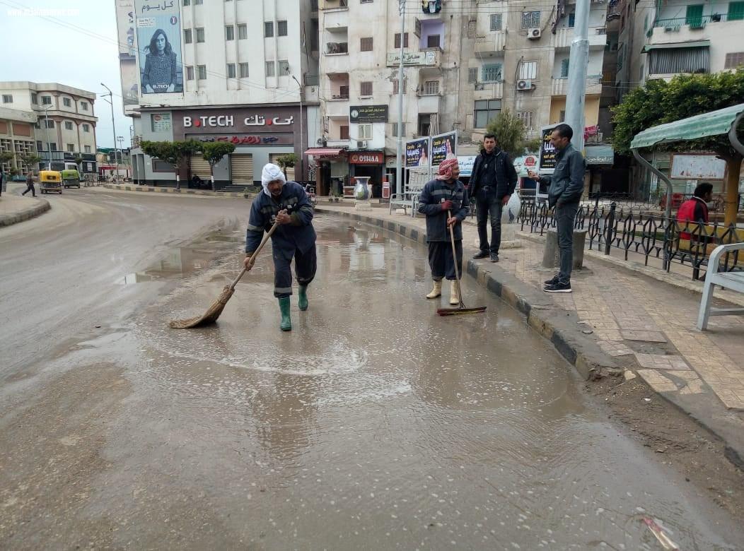 رفع مياه الأمطار بمدن وقرى كفر الشيخ واستمرار أعمال النظافة ورفع كفاءة الانارة