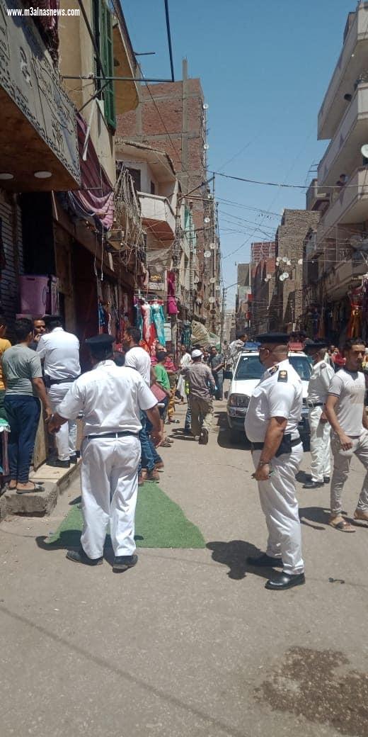 ضمن البرنامج الوطني لإدارة المخلفات الصلبة محافظ أسيوط يتفقد وصول مهمات وقائية وزي موحد للعاملين بمنظومة النظافة لحمايتهم من الأخطار وفيروس كورونا
