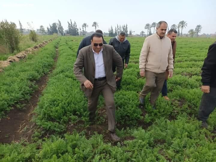 ''سميح'' وكيل زراعة دمياط يعقد اجتماع كبير بكفر سعد ويتفقد الزراعات.