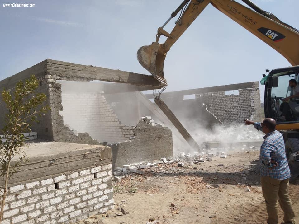 محافظ أسيوط يعلن إزالة 11 حالة تعدى على أراضي أملاك دولة ومجارى مائية بمركز أسيوط ضمن المرحلة الثانية من الموجة الـ 18 لازالة التعديات