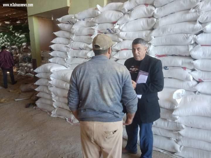 ضبط وإعدام أغذيه غير صالحة للإستهلاك الآدمي بالمنشآت الغذائية في كفر الشيخ