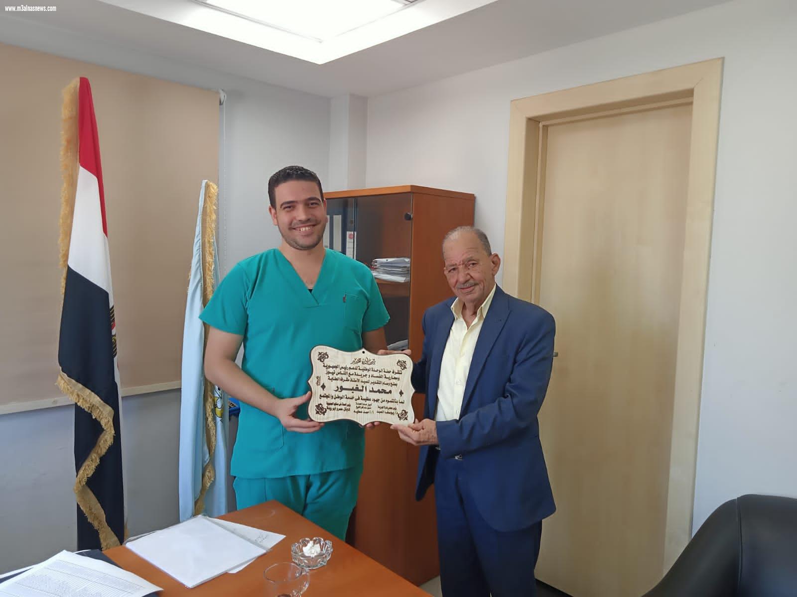 حملة الوحدة الوطنية وجريدة مع الناس نيوز بكفرالشيخ تكرمان عدد من الشخصيات العامة لجهودهم الشعبية