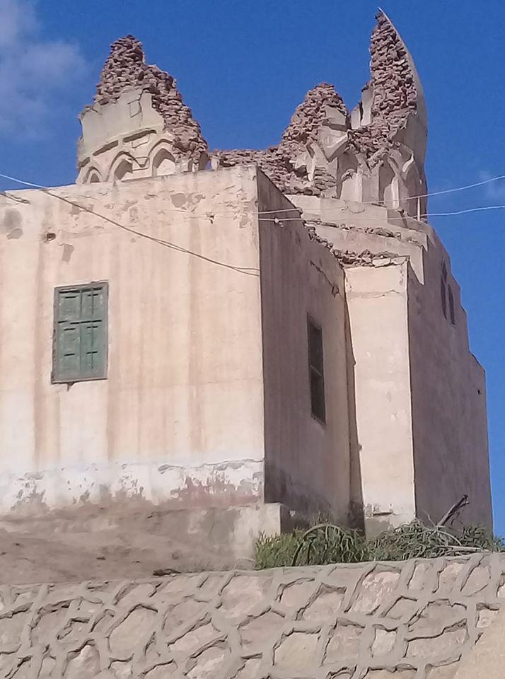 ضريح تاج الدين بسخا .. يهدد أرواح المارة