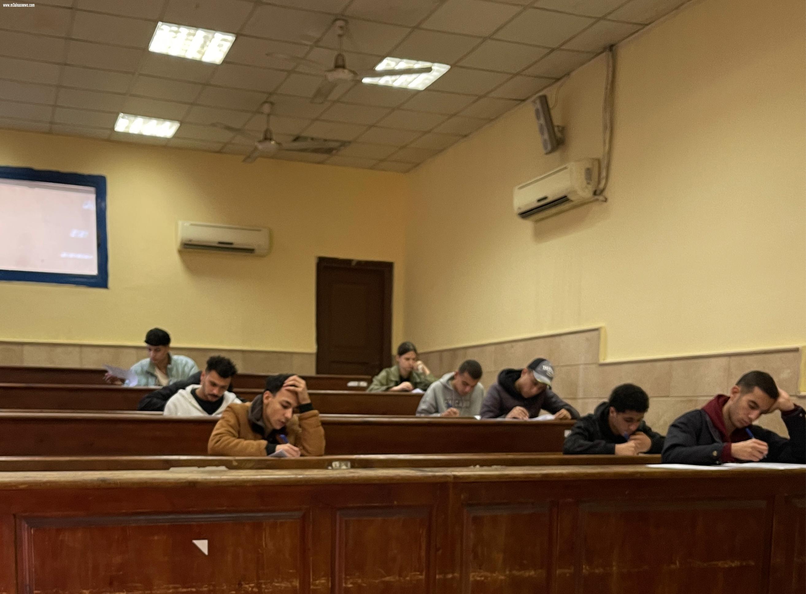 وسط أجواء إنضباطية.. بدء امتحانات نهاية الفصل الدراسي الأول بمعهد طيبة العالي للحاسب