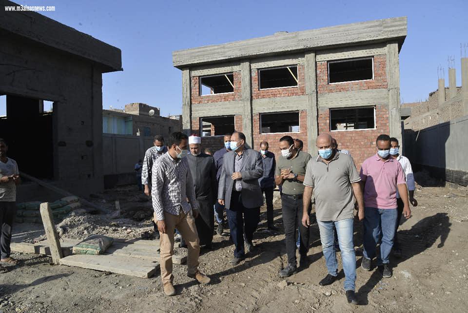 محافظ أسيوط يتفقد أعمال تنفيذ مشروع صرف صحي قرية المطيعة بتكلفة 76 مليون جنيه