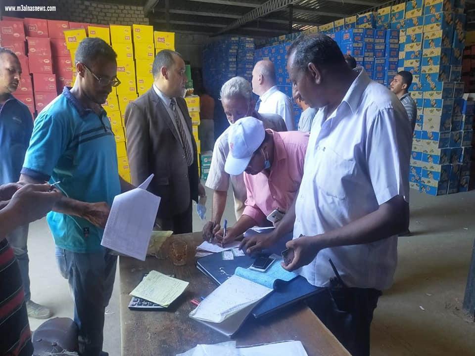 محافظ أسيوط: ضبط 3 مصانع تعبئة بدون ترخيص وسلع منتهية وغير صالحة للاستهلاك خلال حملة مكبرة بمركز الفتح