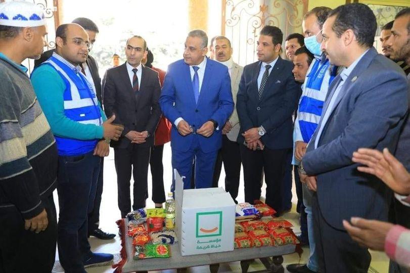 محافظ سوهاج يتفقد وصول 120 ألف كرتونة مواد غذائية لتوزيعها على الأسر الأكثر احتياجا