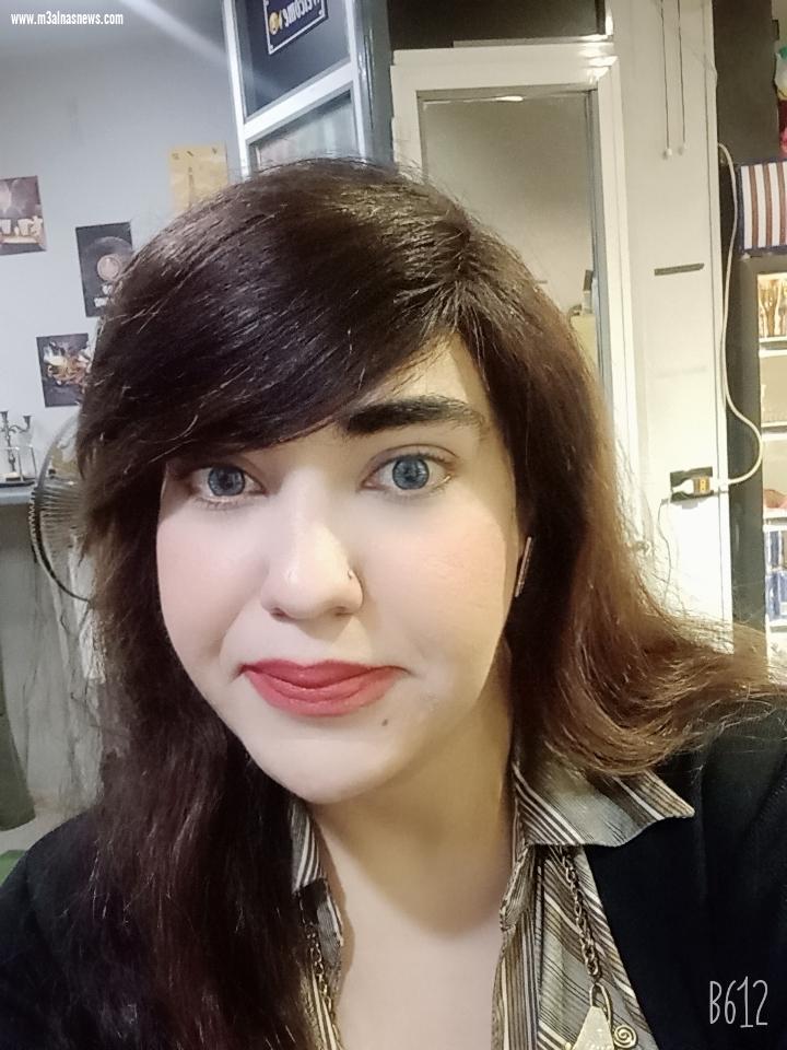 (تنفرِدُ وحدُك كالعرِين لا تُزاحُ وتستبِيد... ويبقَى إعتِرافُك فِى طِقُوسٍ أو إِيماءٍ لا يُخِيب) للشاعرة الدكتورة/ نادية حلمى 