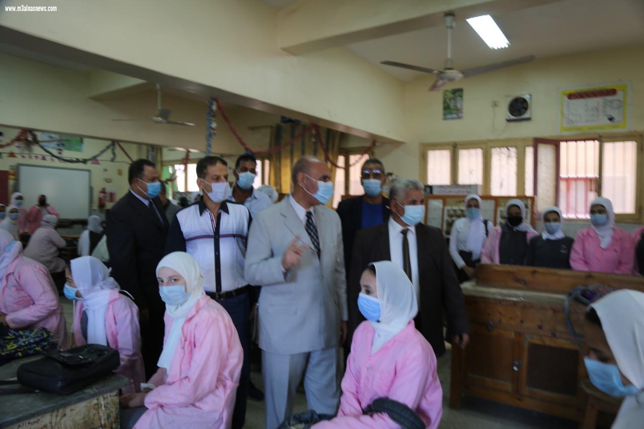  قيادات تعليم كفر الشيخ فى جولات مكوكية على المدارس مع بداية العام الدراسى