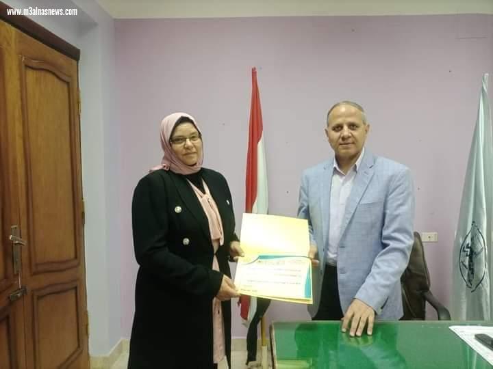 تعليم كفر الشيخ يكرم توجيه الصحافة والإعلام